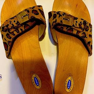 Barely worn Dr. Scholls original sandal.  Leopard print.  Womens size 8.